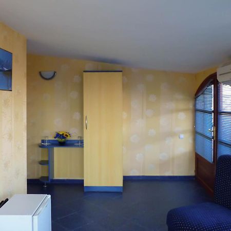 Darling Hotel Sofia Room photo